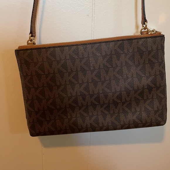 Small MK bag! - Picture 2 of 2